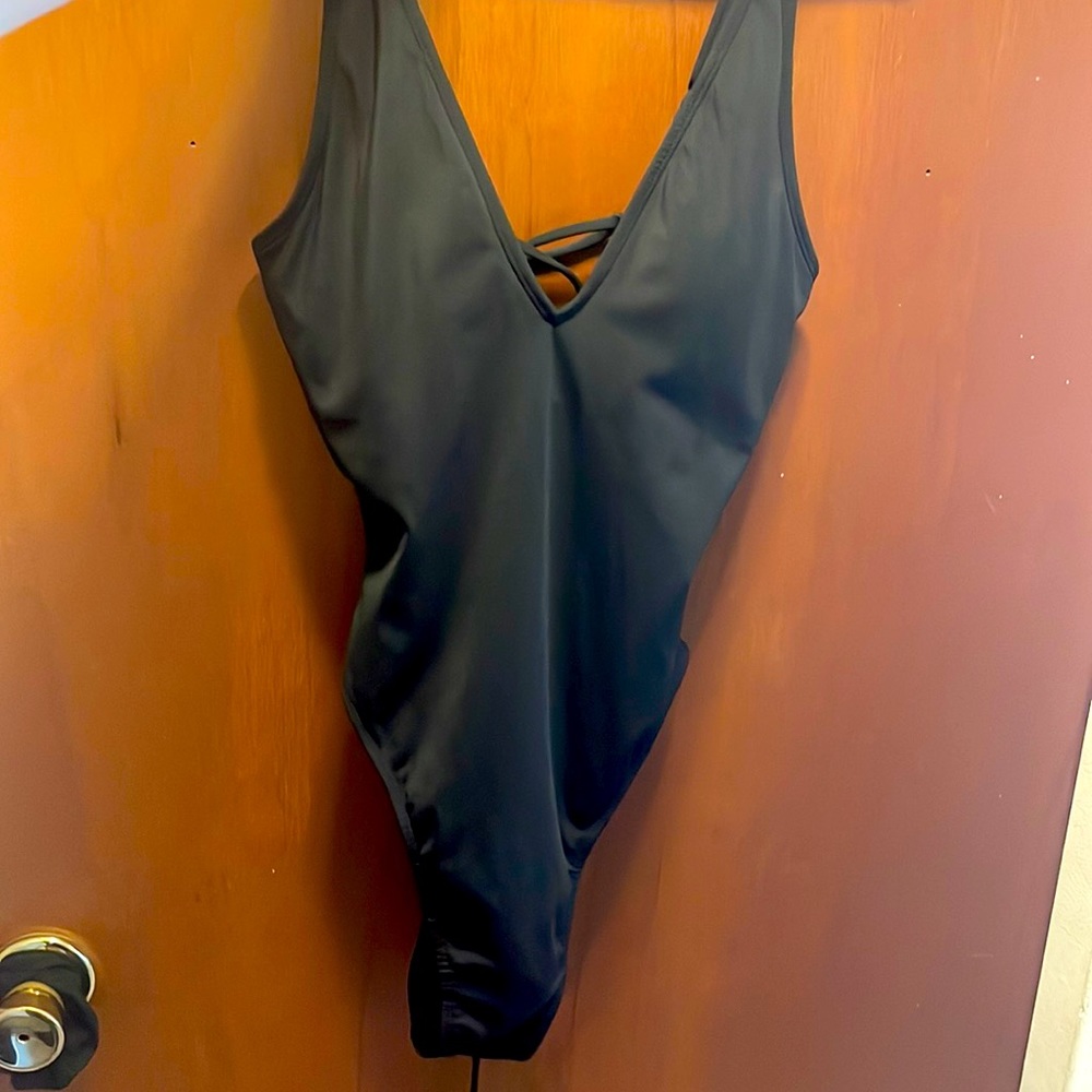 TA3Swim Hi-Cut Plungey Size Medium Regular/Long Swimsuit. Worn Once. FLAWLESS